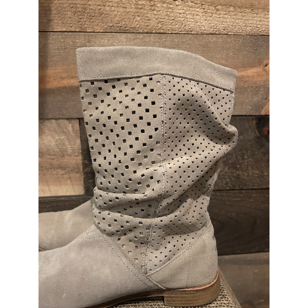 Toms Boots size 8.5 Tan Serra Oxford Suede Perforated